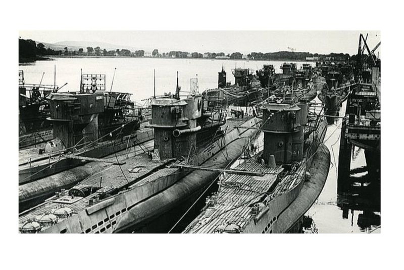 Vācu zemūdene Londonderijas ostā.