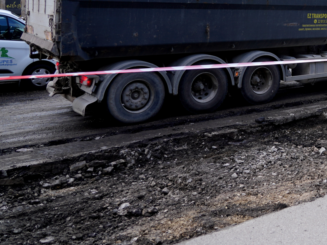 Ceļu būvniecības darbi. Ilustratīvs attēls.