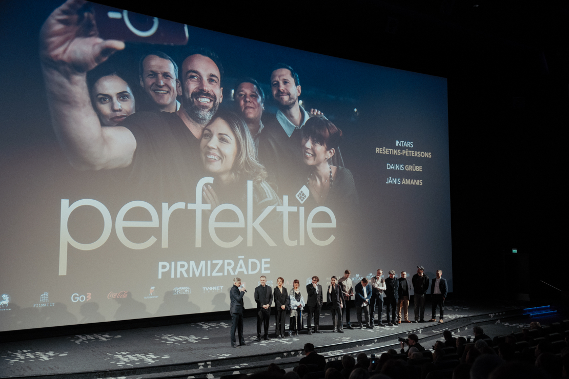 Melnās komēdijas "Perfektie" pirmizrāde.