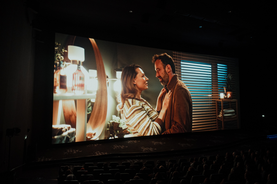 Melnās komēdijas "Perfektie" pirmizrāde.