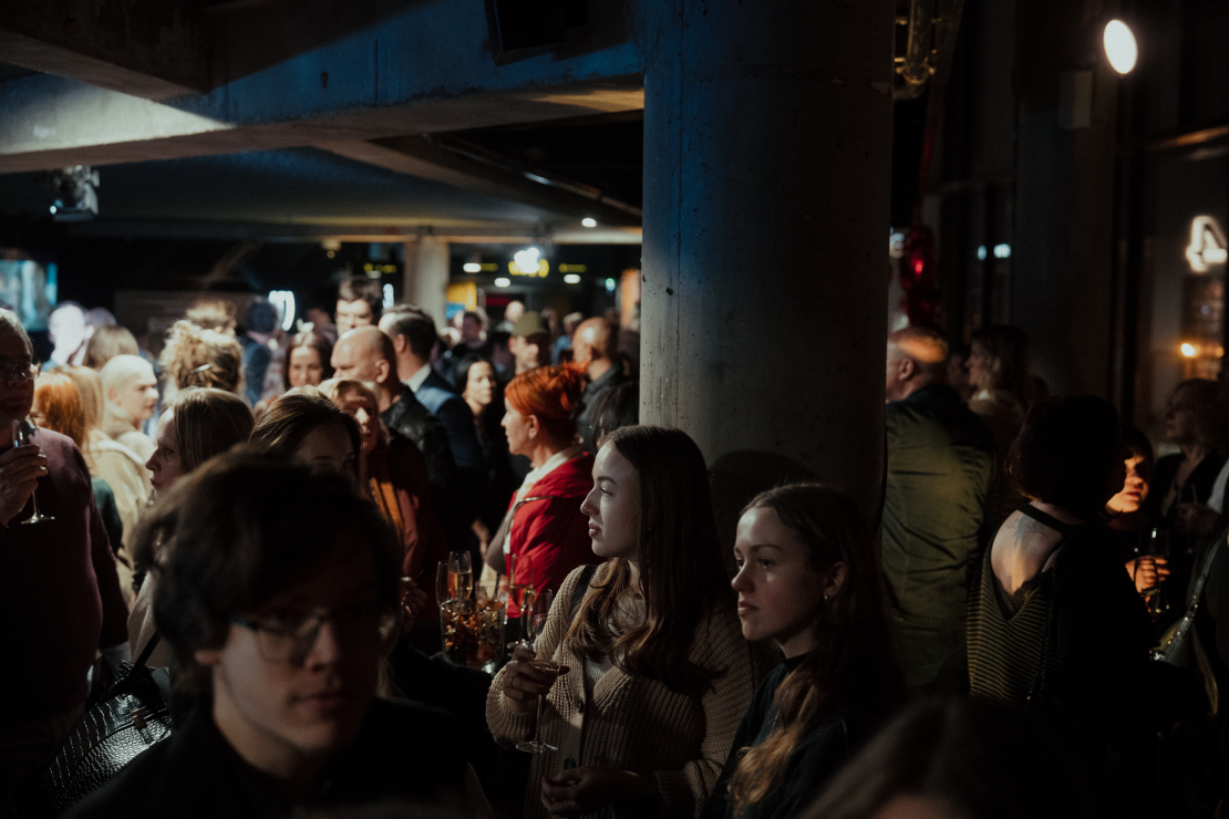 Melnās komēdijas "Perfektie" pirmizrāde.