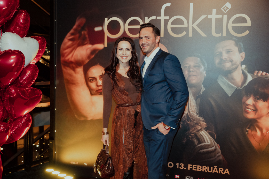 Melnās komēdijas "Perfektie" pirmizrāde.