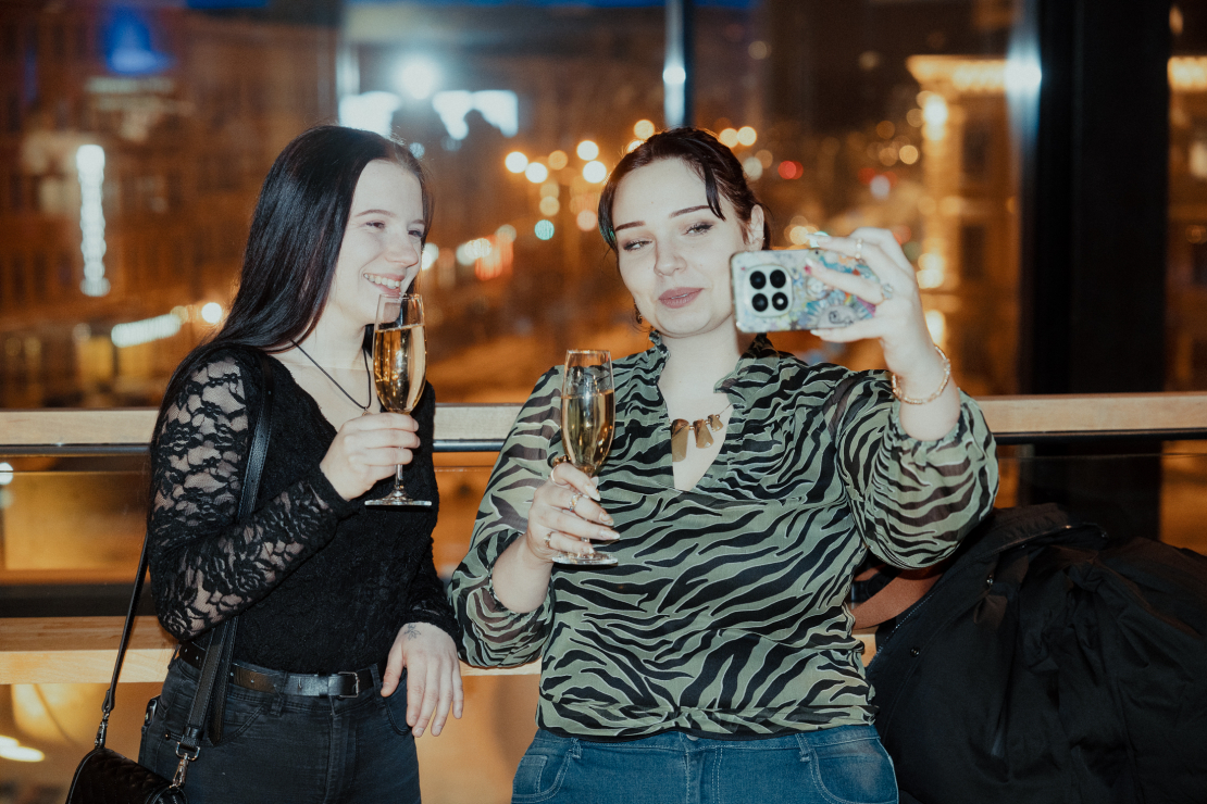 Melnās komēdijas "Perfektie" pirmizrāde.