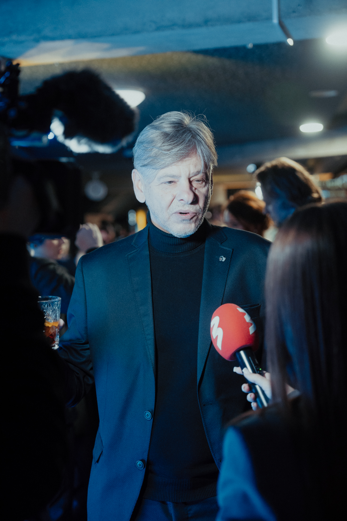 Melnās komēdijas "Perfektie" pirmizrāde.