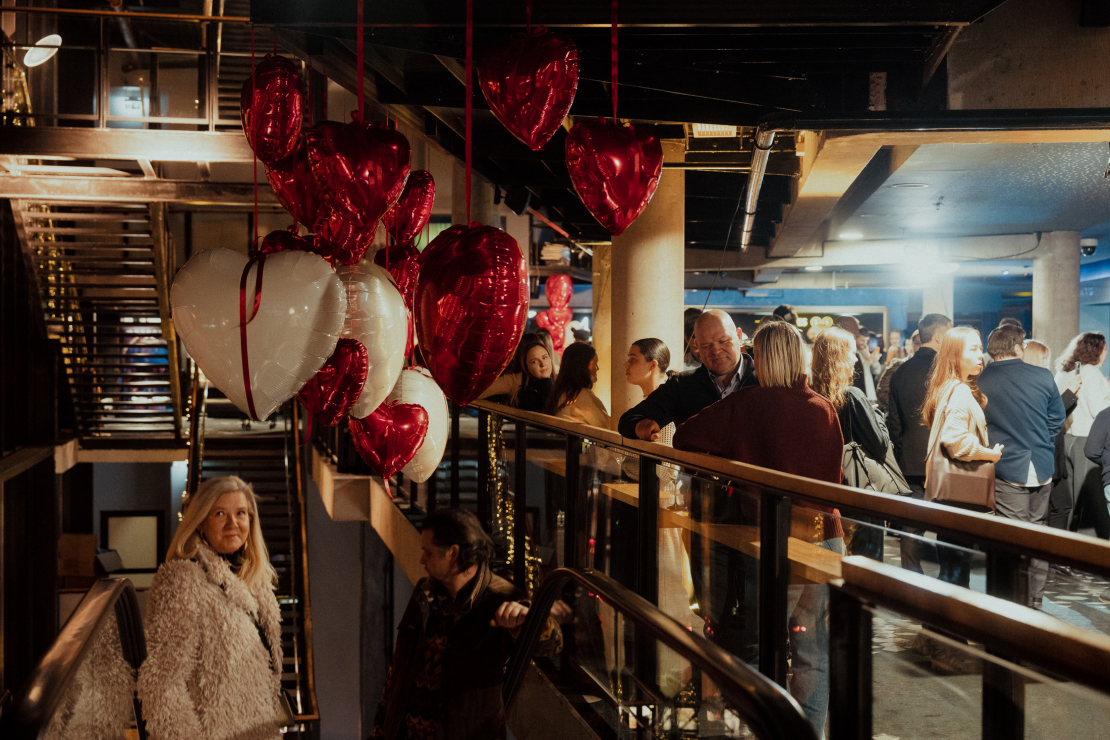 Melnās komēdijas "Perfektie" pirmizrāde.