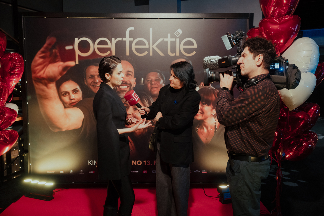 Melnās komēdijas "Perfektie" pirmizrāde.