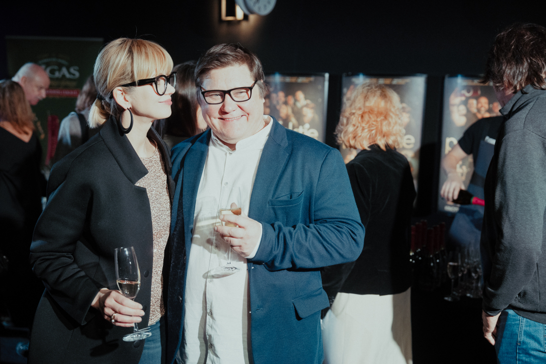 Melnās komēdijas "Perfektie" pirmizrāde.