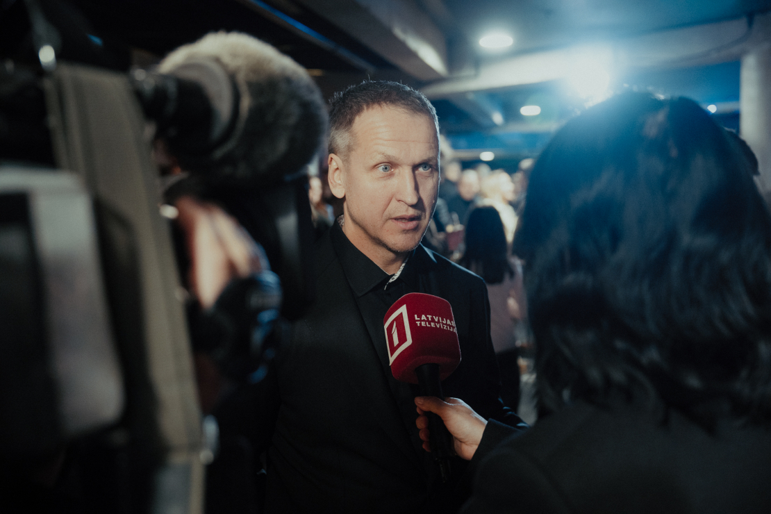 Melnās komēdijas "Perfektie" pirmizrāde.