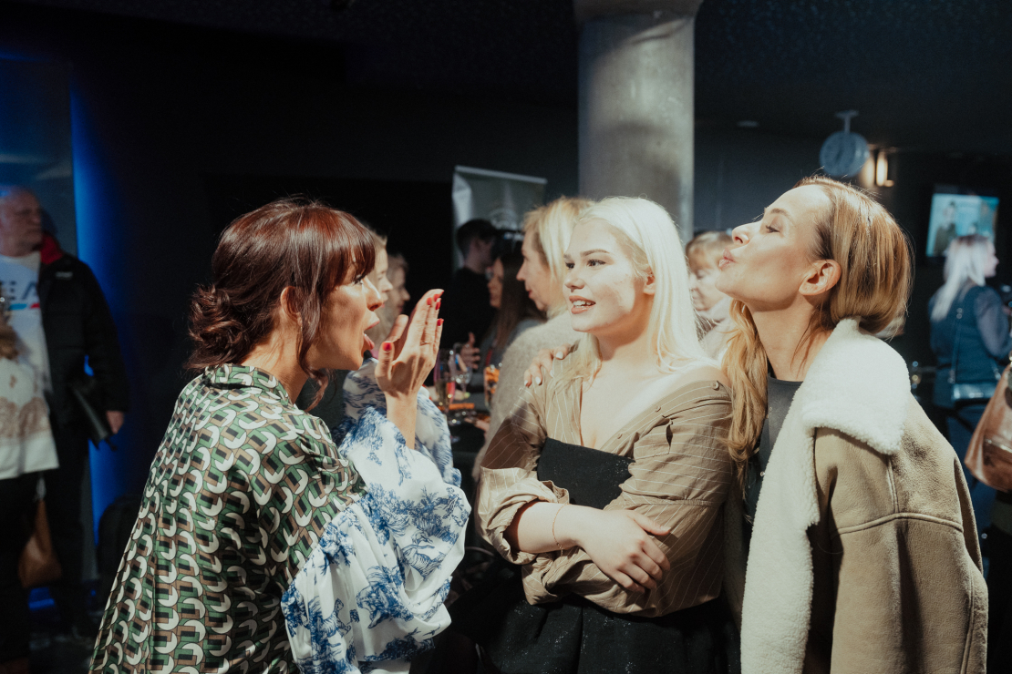 Melnās komēdijas "Perfektie" pirmizrāde.