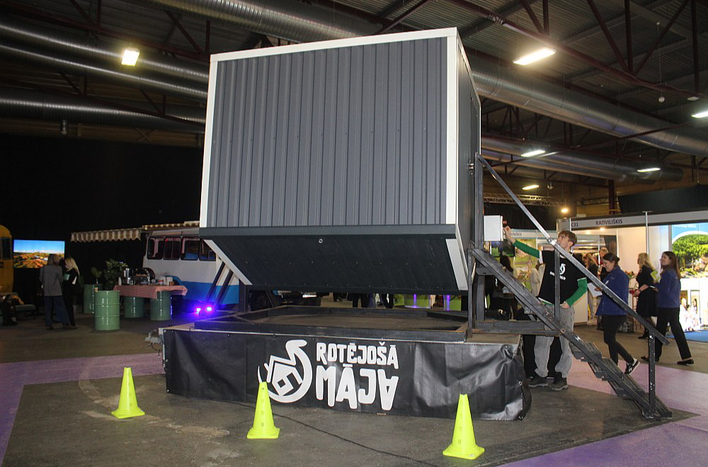 Šajā tūrisma sezonā Ādažu novadā būs pieejama jauna, unikāla izklaides vieta – rotējošā māja.