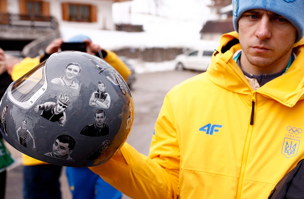 Vladislavs Heraskevičs ar ķiveri, kuras dēļ viņš tika izslēgts no olimpiskajām spēlēm.