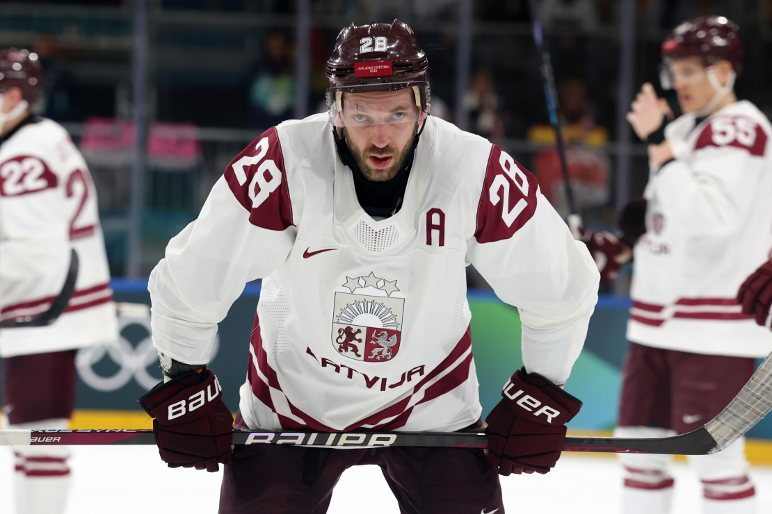 Latvijas hokeja izlases spēlētājs Zemgus Girgensons.