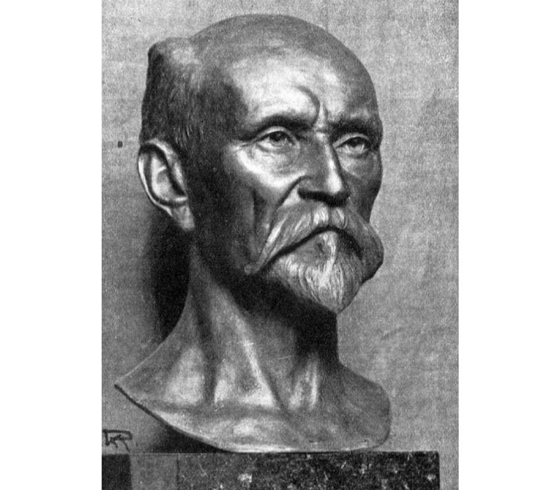 Tēlnieka K. Rončevska 1926. gadā veidotais Raiņa portrets bronzā.