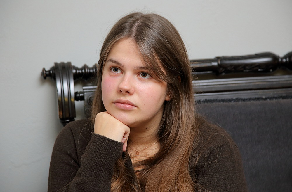 Nikola Skuja: "Kāpēc jauniešus nevilina skolotāja profesija? Tāpēc, ka viņi nav redzējuši laimīgu pedagogu. Lai jaunietis pats vēlētos kļūt par skolotāju, viņam ir vajadzīgs pozitīvs piemērs, taču skolotājam, kas neadekvātas izglītības sistēmas dēļ ir pārguris un pārstrādājies, to parādīt ir grūti."