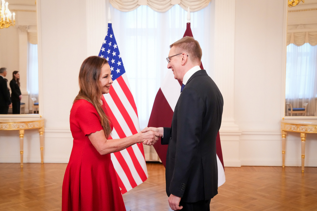 Valsts prezidentam Edgaram Rinkēvičam akreditācijas vēstuli iesniegusi V.E. Amerikas Savienoto Valstu ārkārtējā un pilnvarotā vēstniece Latvijas Republikā Melisa Ardžirosa.