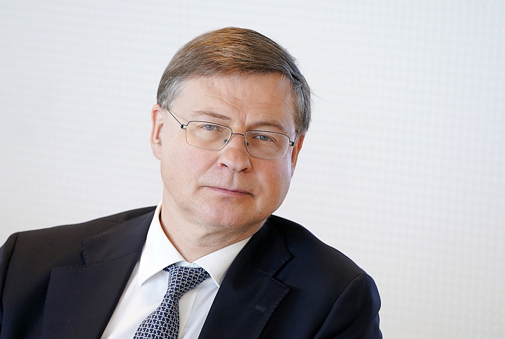 Valdis Dombrovskis, Eiropas Komisijas ekonomikas komisārs, atbildīgs arī par finansējumu Ukrainai.