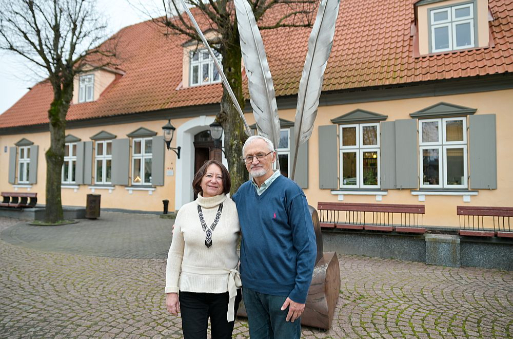 Tarass Marusiks un Natālija Košova Ventspilī. Abi atzīst, ka Latvijā viņiem patīk arhitektūra, tīrās ielas. Pārsteidzis, cik šeit daudz gaismas. Viņiem abiem patīk ceļot, bet vienmēr ir bijis un būs svarīgi atgriezties mājās – Ukrainā.