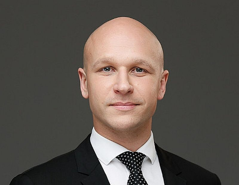 Māris Sīklis, "Ignitis ON" elektromobilitātes vadītājs Latvijā: "Uzlādes staciju izvietošana pie mazumtirdzniecības veikaliem un tirdzniecības centriem ir izplatīta prakse daudzviet Eiropā."