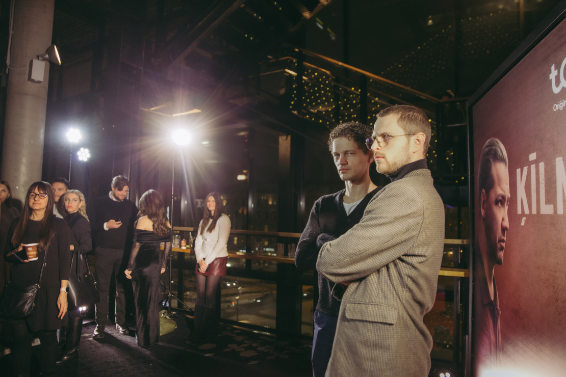 Daudzsēriju filmas "Ķīlnieki" pirmizrāde.