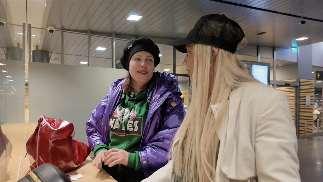 Magone kopā ar draudzeni Ilvu dodas uz Ēģipti.