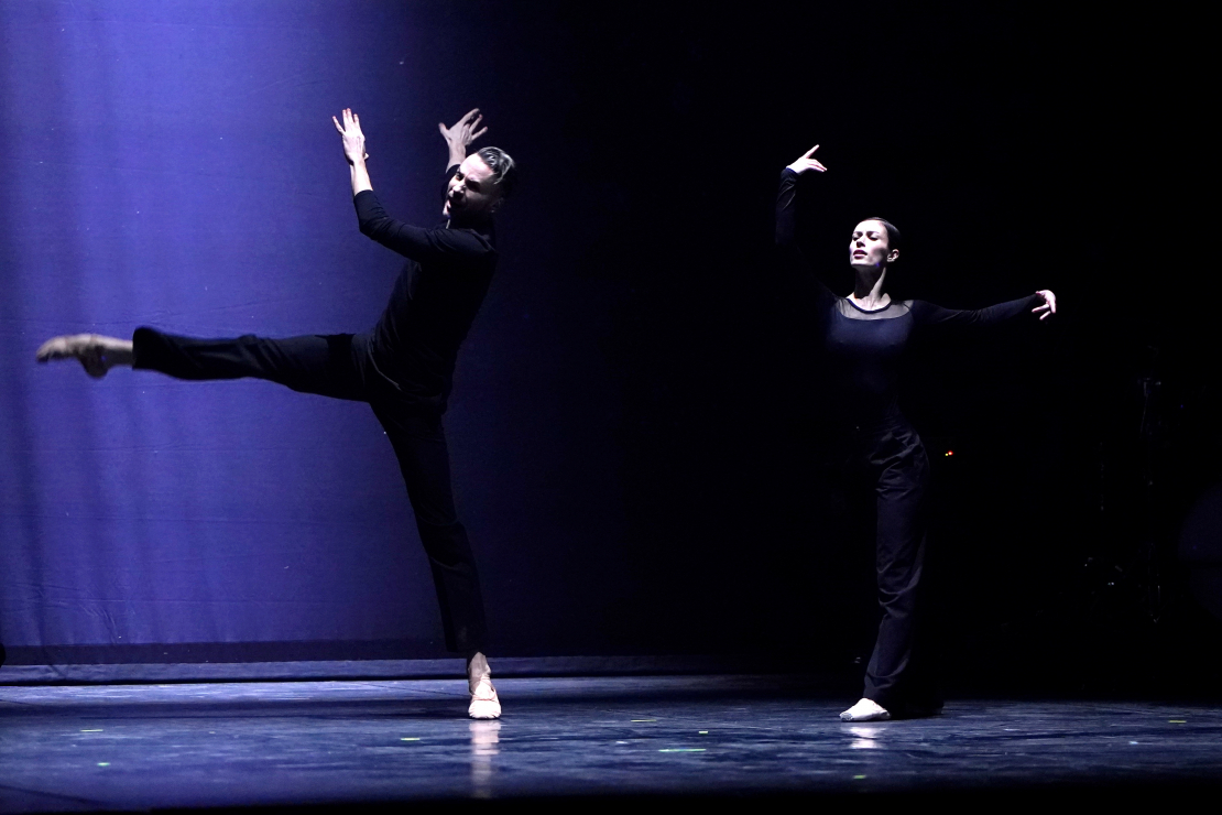 Baletdejotāji Ivanna Katana un Raimonds Martinovs uzstājas fonda "Uzņēmēji mieram" organizētā Ukrainas atbalstam veltītā koncertā "Palīdzi izvest Ukrainas aizstāvjus no nāves" Latvijas Nacionālajā operā un baletā.