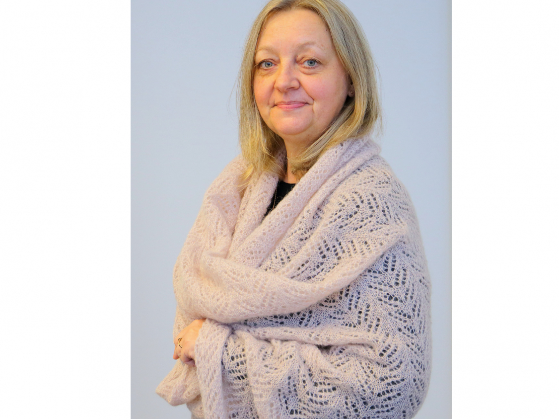 Mežģīņu plecu lakats.