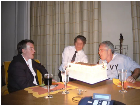 Pīters Mandelsons (pa kreisi) un dzimumnoziedznieks Džefrijs Epstīns.