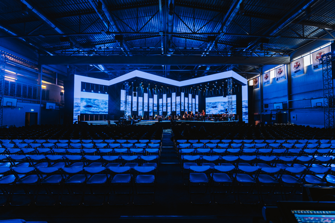 Ieskats “Zelta mikrofona” jubilejas ceremonijas mēģinājumos.