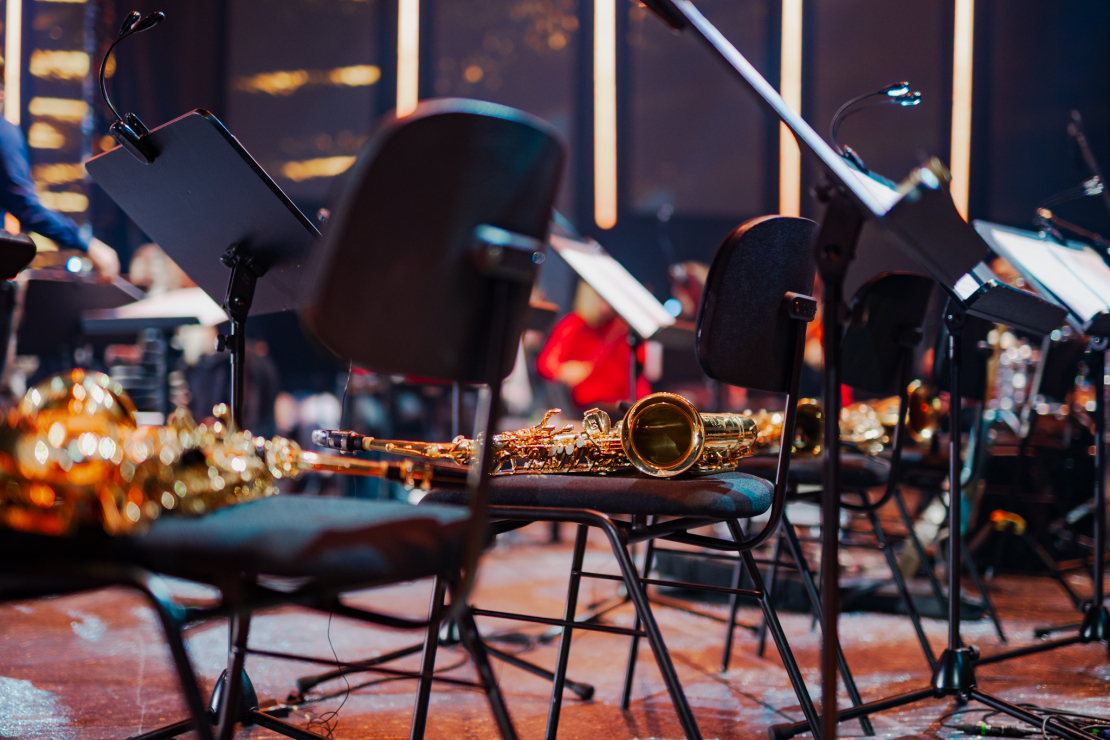 Ieskats “Zelta mikrofona” jubilejas ceremonijas mēģinājumos.