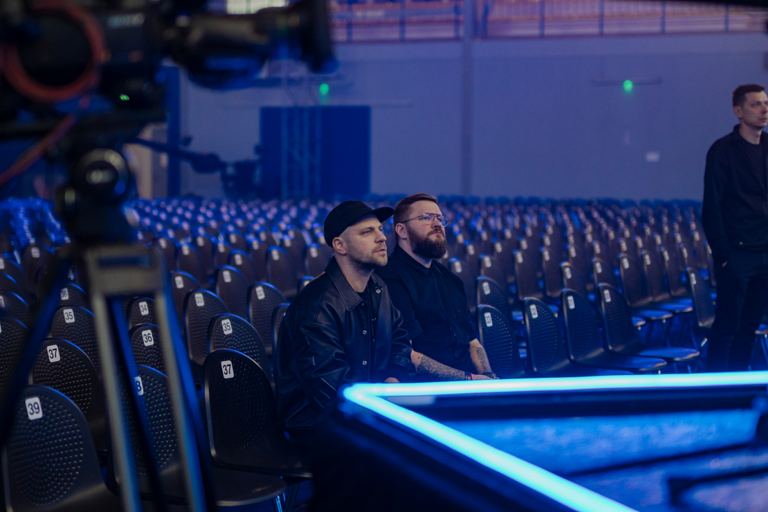 Ieskats “Zelta mikrofona” jubilejas ceremonijas mēģinājumos.