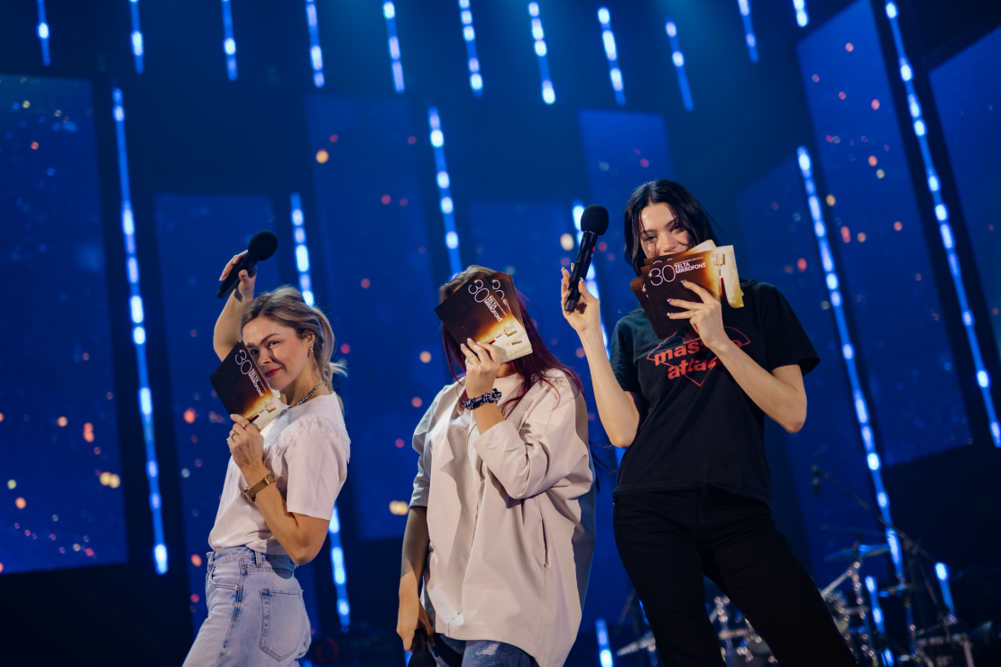 Ieskats “Zelta mikrofona” jubilejas ceremonijas mēģinājumos.