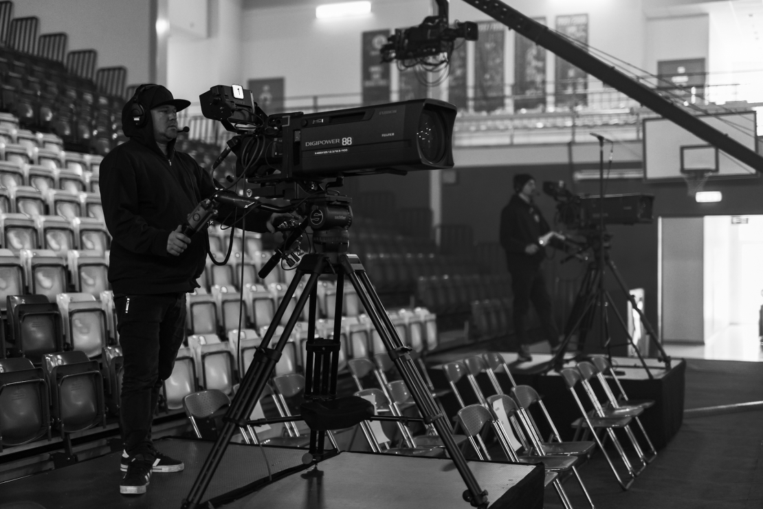 Ieskats “Zelta mikrofona” jubilejas ceremonijas mēģinājumos.