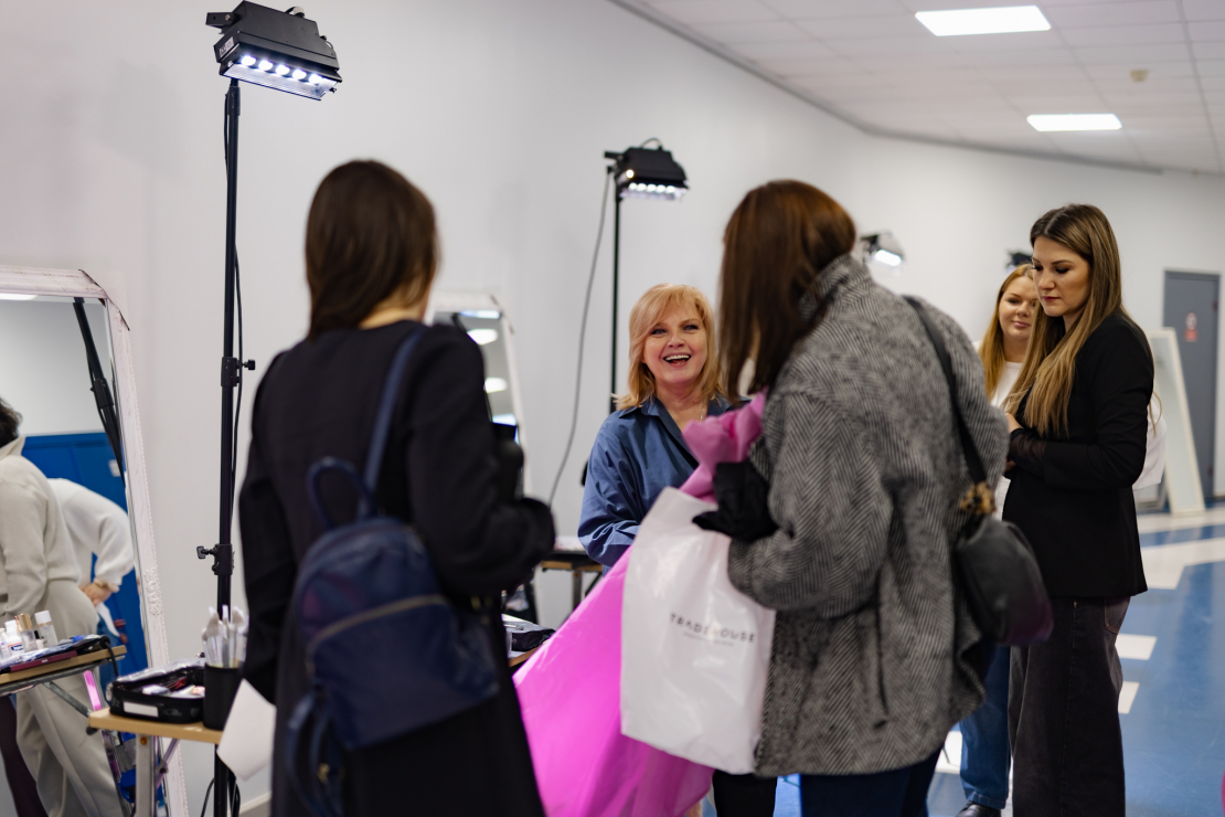 Ieskats “Zelta mikrofona” jubilejas ceremonijas mēģinājumos.