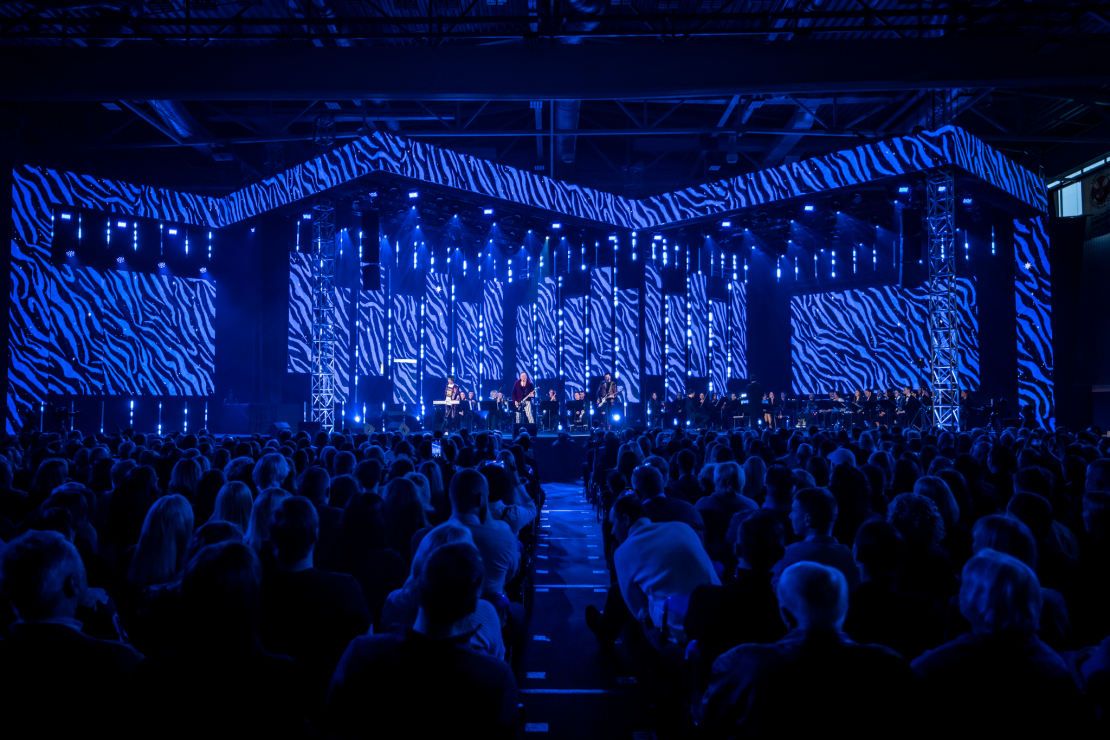 “Zelta mikrofona” ceremonijā noskaidroti laureāti 20 kategorijās. 