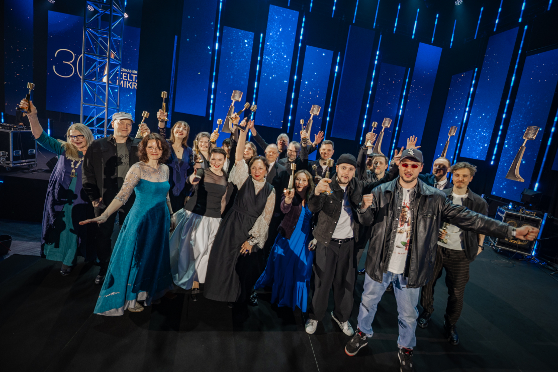 “Zelta mikrofona” ceremonijā noskaidroti laureāti 20 kategorijās. 