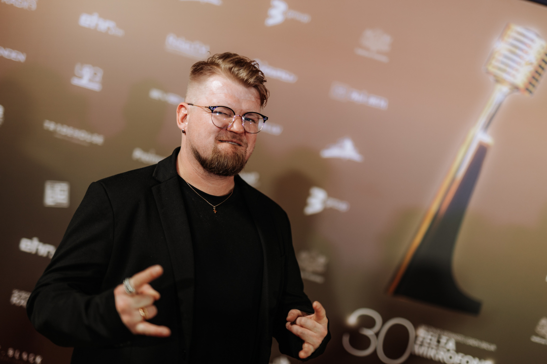 “Zelta mikrofona” ceremonijā noskaidroti laureāti 20 kategorijās. 