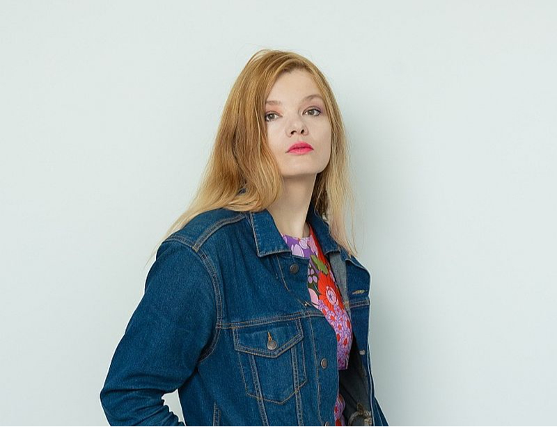 Alise Zariņa: "Man pašai ir diezgan skaidra pārliecība un vērtības, bet, veidojot filmas, vēlos tās nolikt malā un noturēt šo atvērto stīgu, ļaujot vaļu izaicinājumiem un jautājumiem."