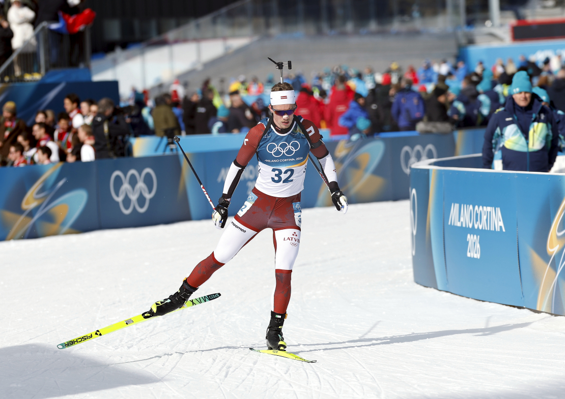 Biatlonists Rihards Lozbergs.