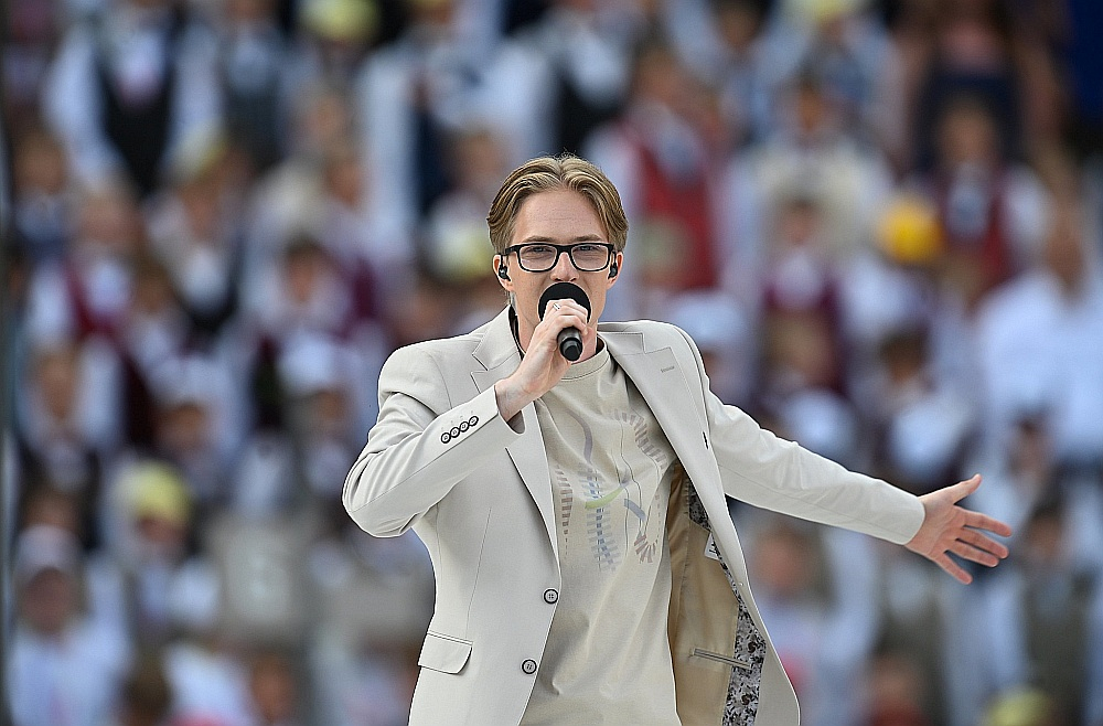 2025. gadā Eduards Rediko piedalījās kā solists XIII Latvijas Skolu jaunatnes dziesmu un deju svētku noslēguma koncertā "Te aust" ar Ulda Marhilēviča dziesmu "Seko saviem sapņiem".