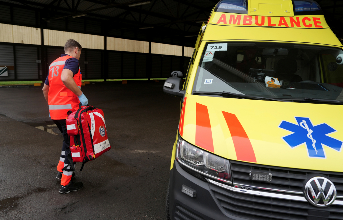 Neatliekamās medicīniskās palīdzības dienesta (NMPD) automašīna.