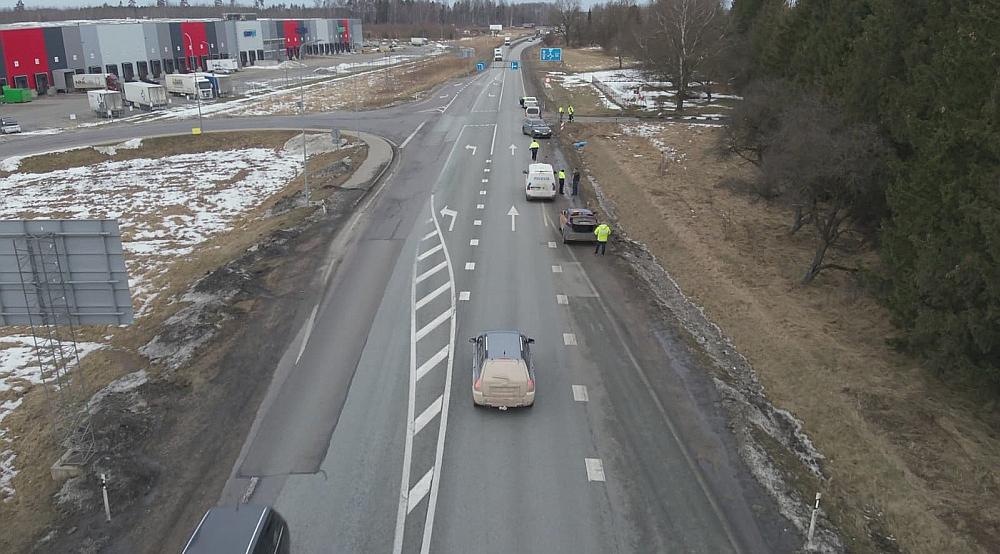 Negadījuma vieta Ķekavas novadā, kur automašīna otrdien notrieca gājēju.