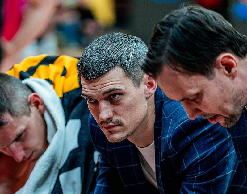 Rīgas "Zeļļu" stūri no Jura Umbraško (pa labi) pārņēmis Dāvis Čoders, debijas mačā Tallinā uzvarot "TalTech/ALEXELA".