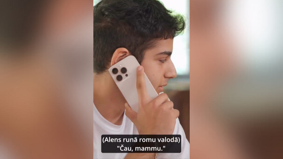 Ekrānuzņēmums no rezonansi izraisījušā video.