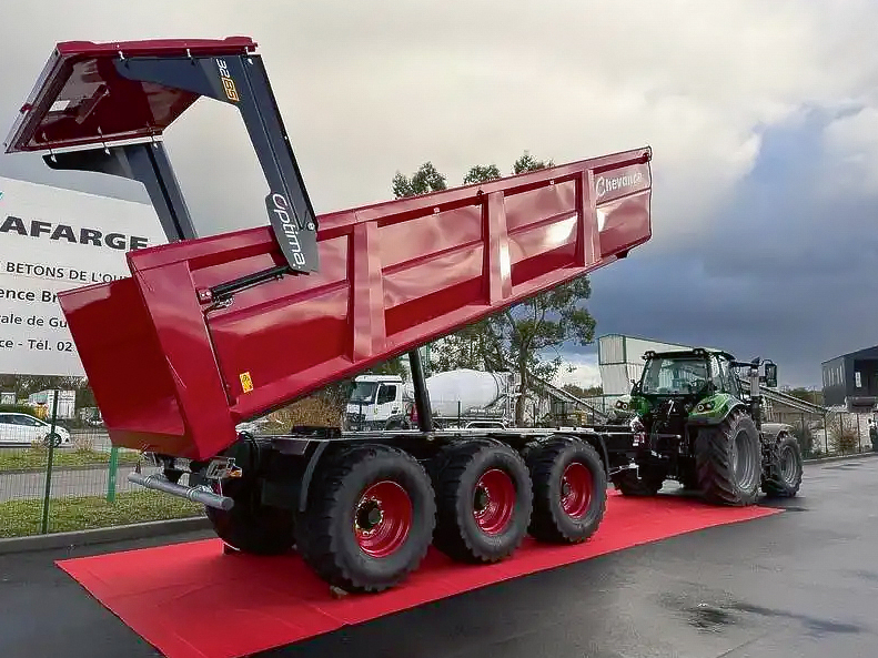 'Chevance Optima' puspiekabe.