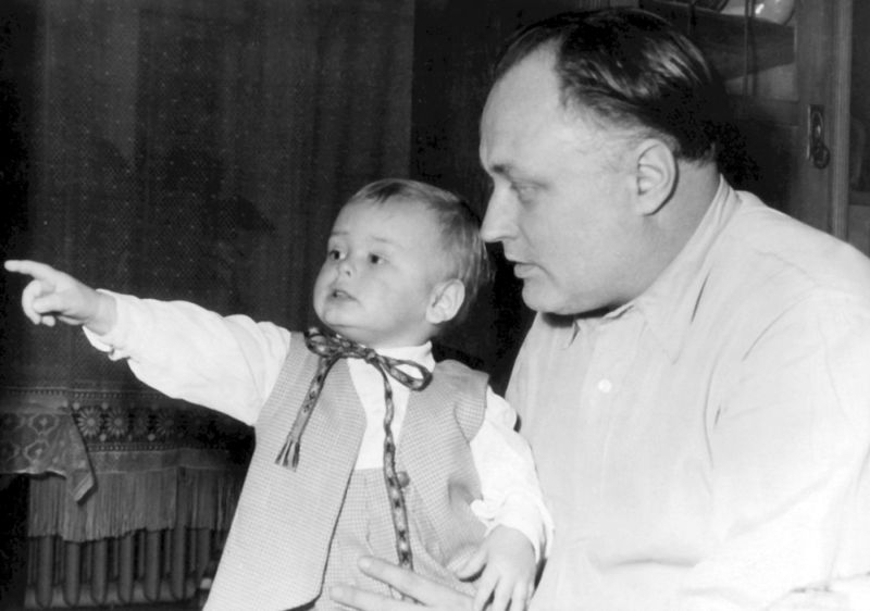 Stāsta Jānis Streičs. Leimaņu dzimtas sāga trijās paaudzēs.