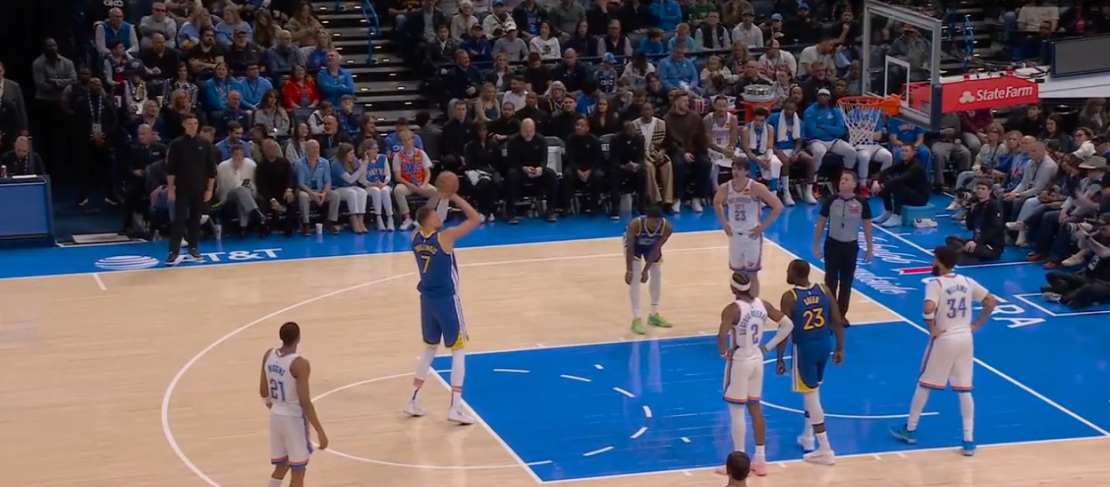 Kristaps Porziņģis uz soda līnijas.