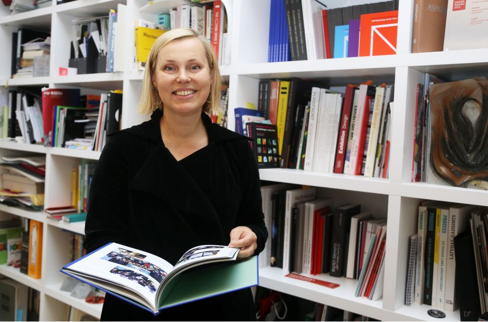 Dizainere, Latvijas Mākslas akadēmijas profesore un dizaina biroja "H2E" radošā direktore Ingūna Elere.