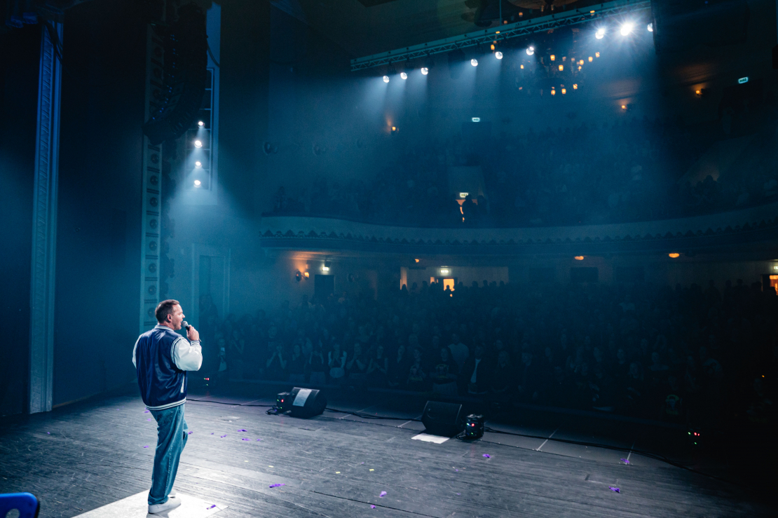Atklāj koncertturneju "100% Lauris Reiniks".