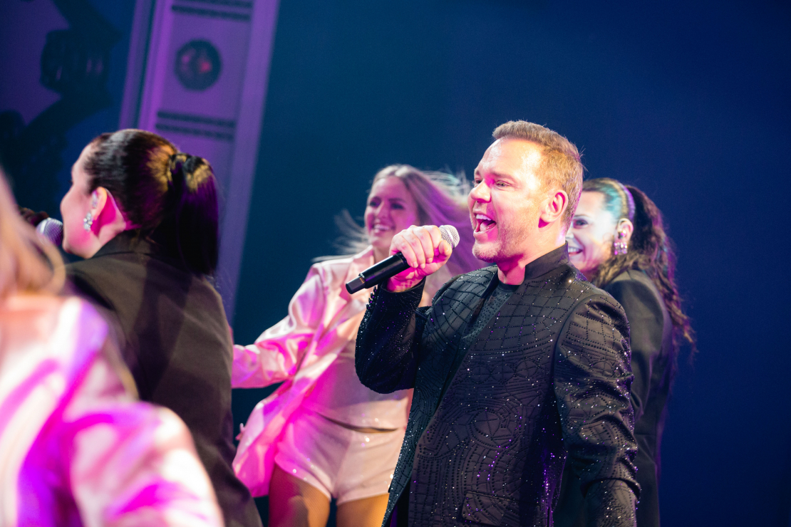 Atklāj koncertturneju "100% Lauris Reiniks".