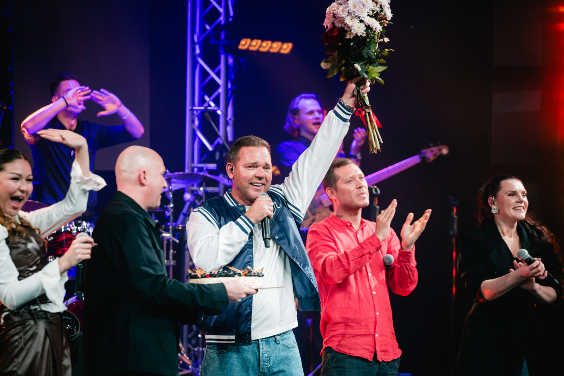 Atklāj koncertturneju "100% Lauris Reiniks".